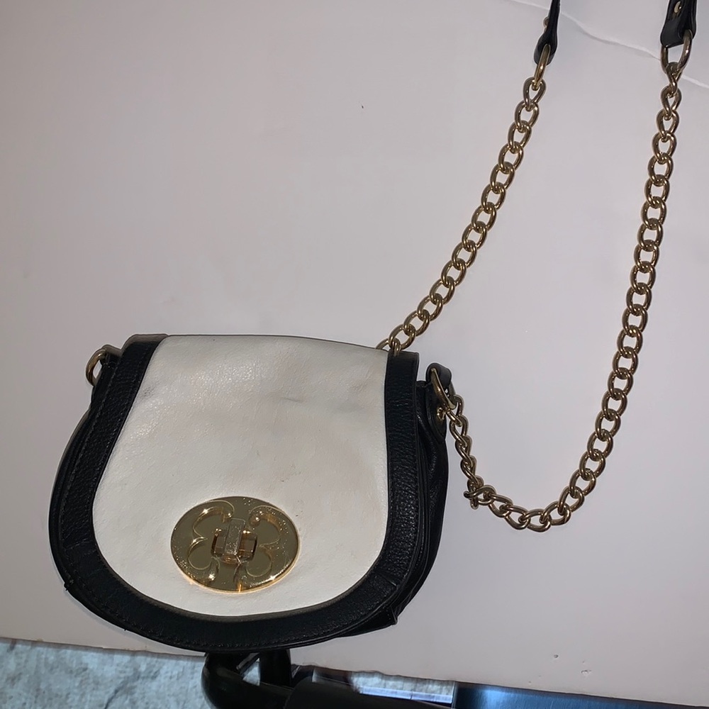 Small black and white Emma Fox shoulder bag with chain and leather strap.